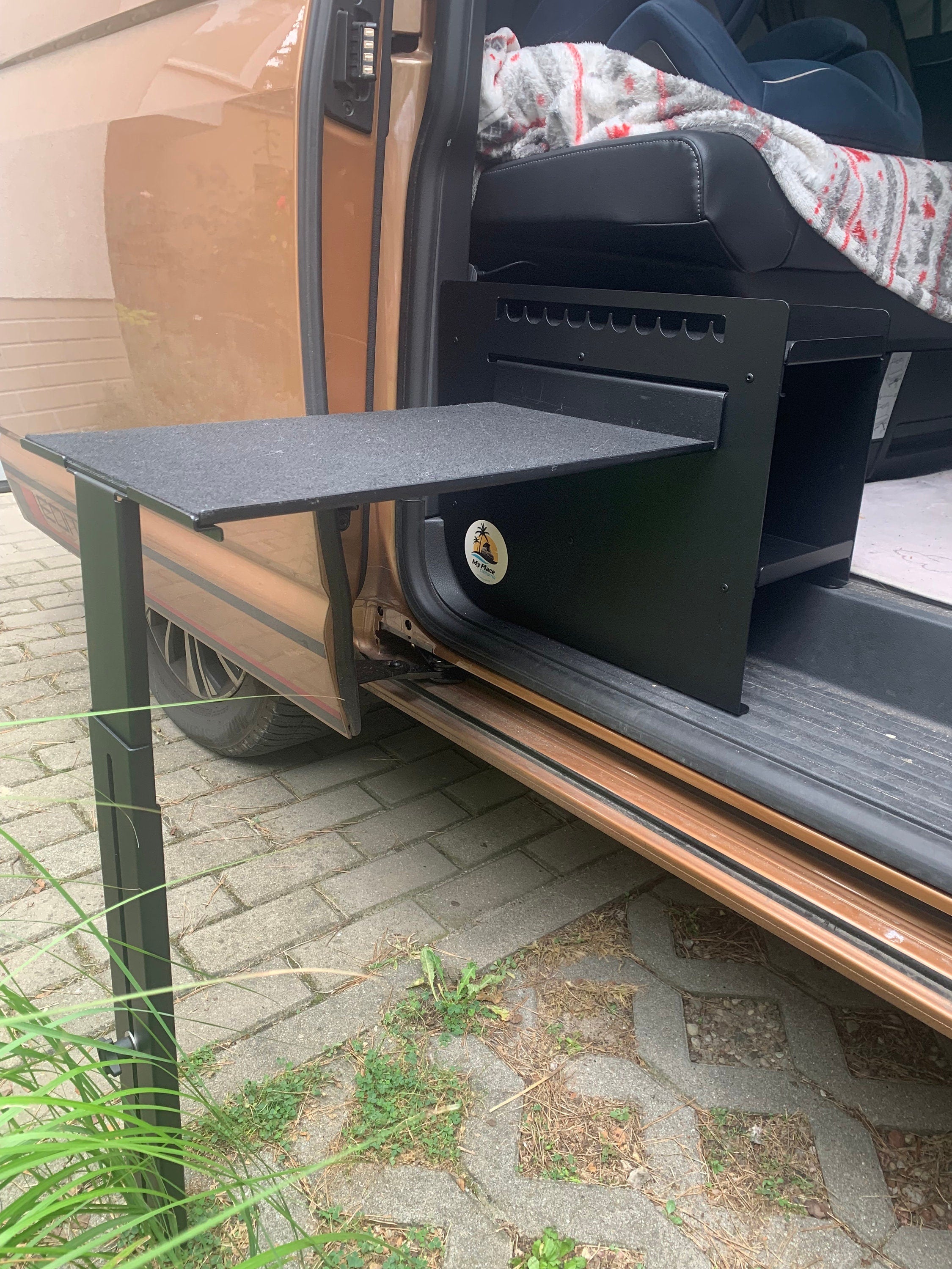 VW California configuration: shoe box, table, footrest, Multivan T5 T6 T6.1