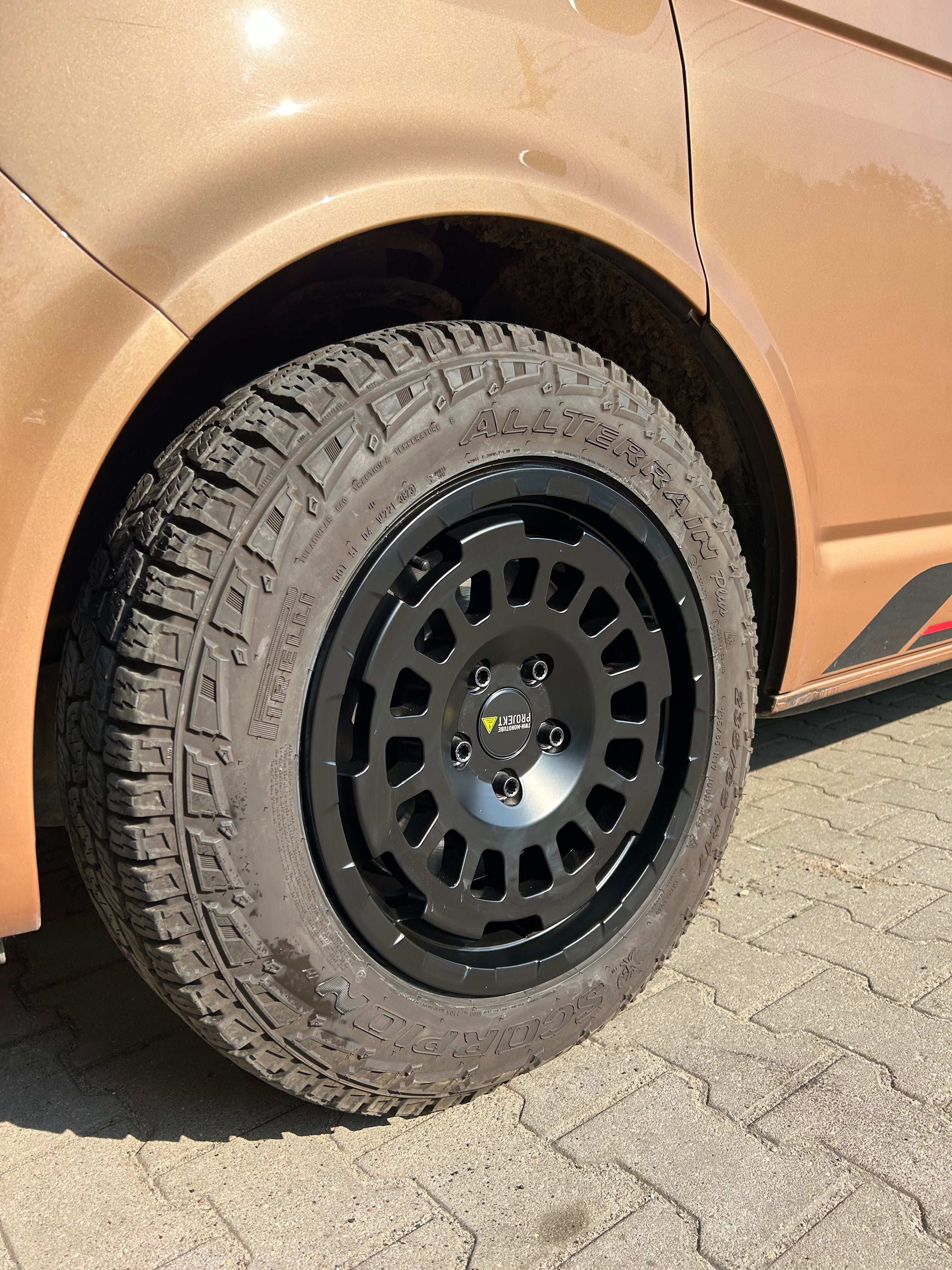 TWIN-MONOTUBE-PROJEKT-AT-MONOBLOC
CONCAVE ALLTERRAIN RIM 17 INCH
IN SATIN-BLACK