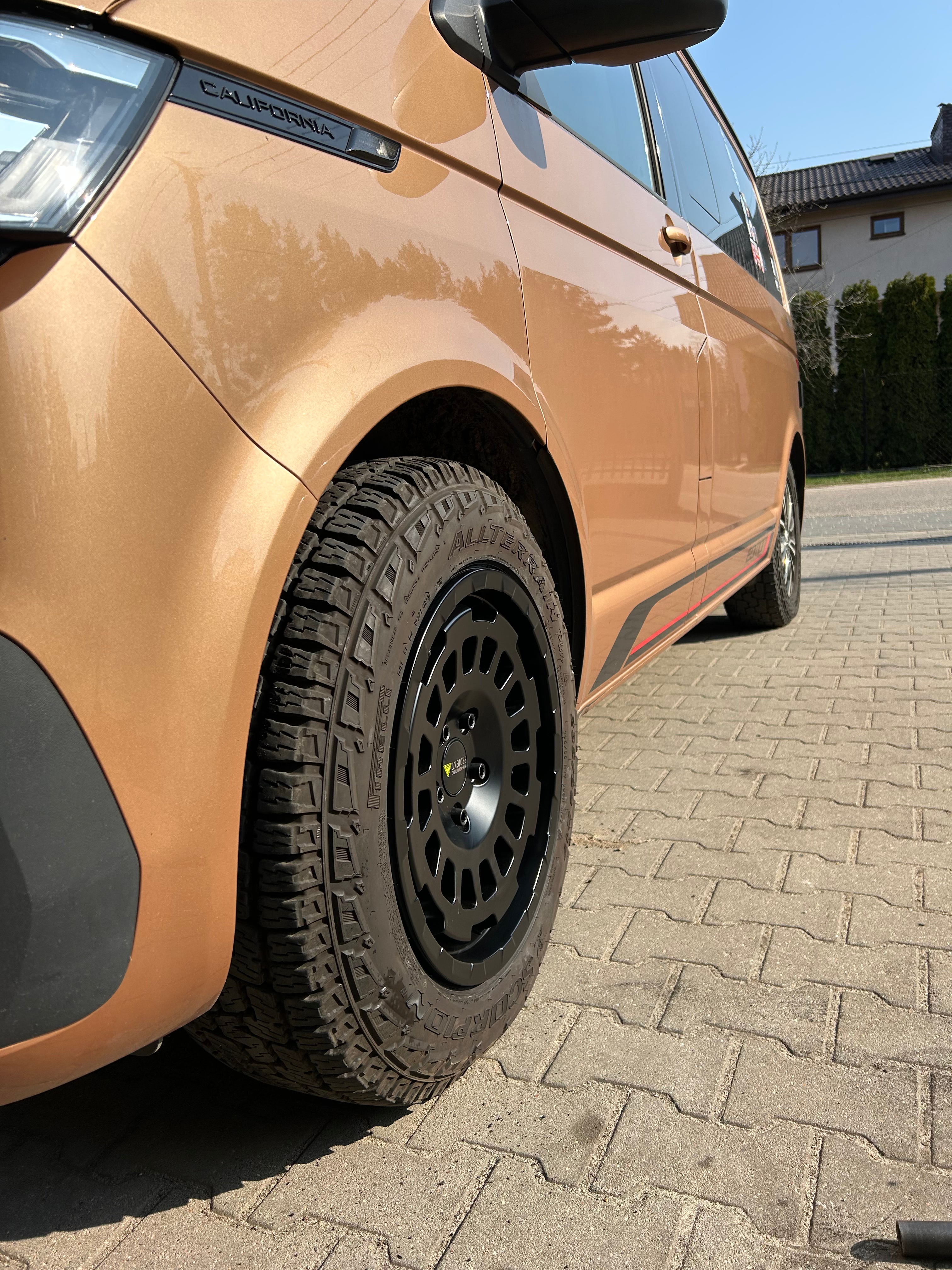 TWIN-MONOTUBE-PROJEKT-AT-MONOBLOC
CONCAVE ALLTERRAIN RIM 17 INCH
IN SATIN-BLACK