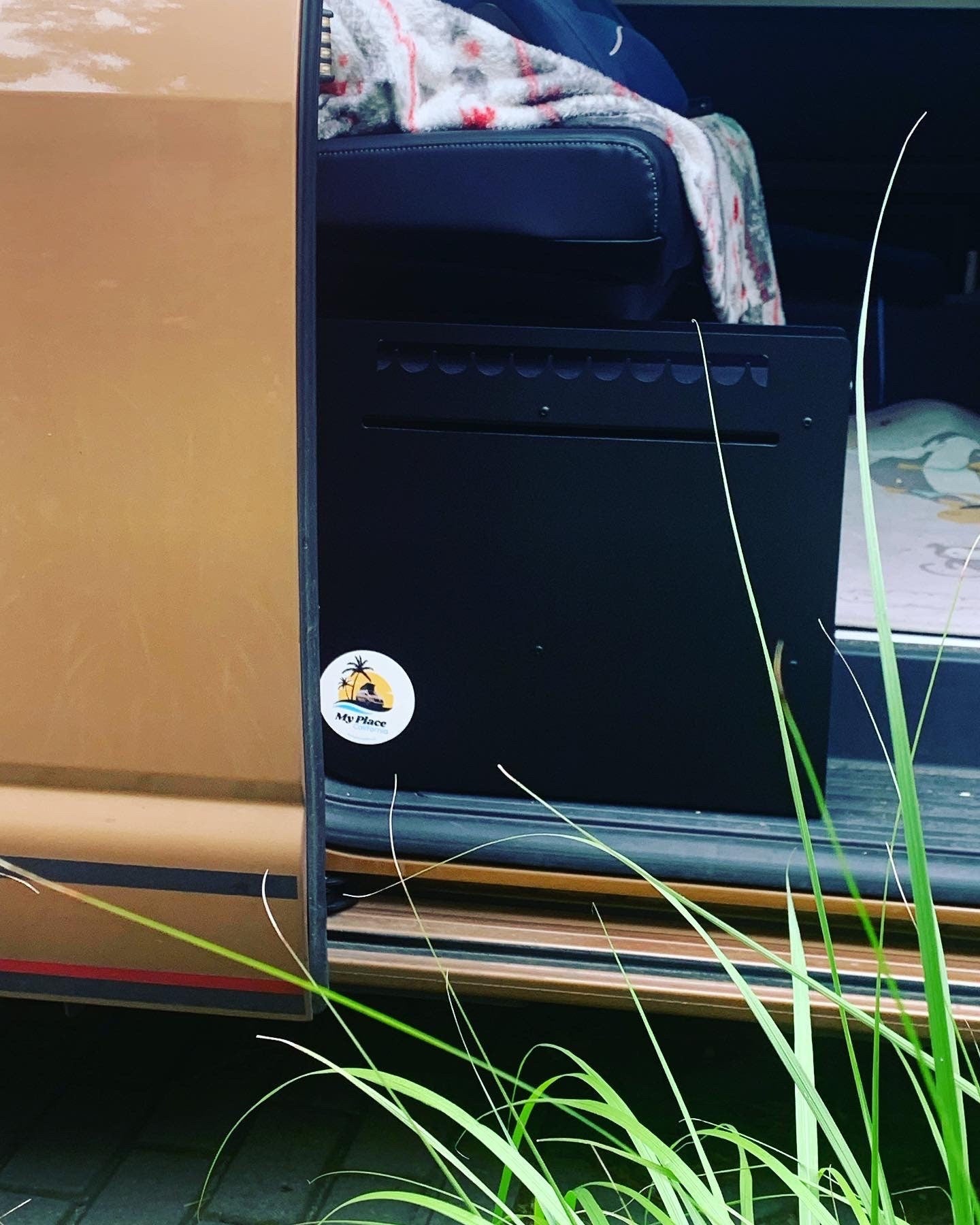 VW California configuration: shoe box, table, footrest, Multivan T5 T6 T6.1